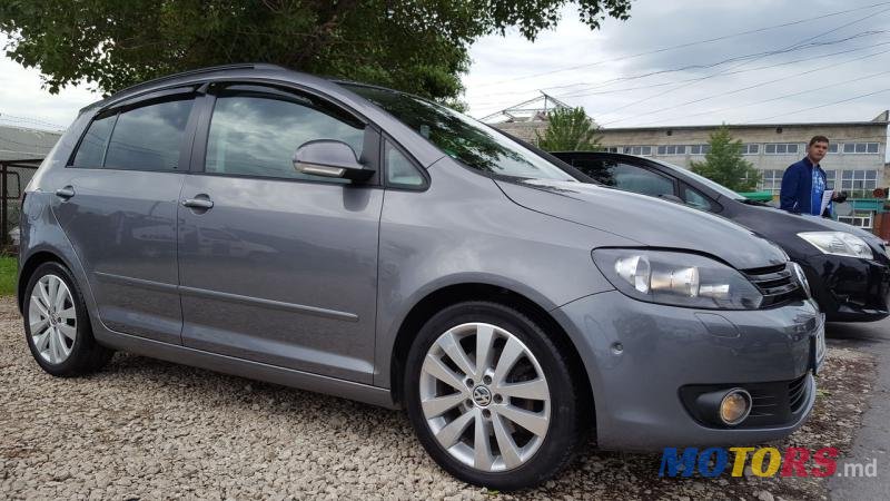 2011' Volkswagen Golf Plus photo #1