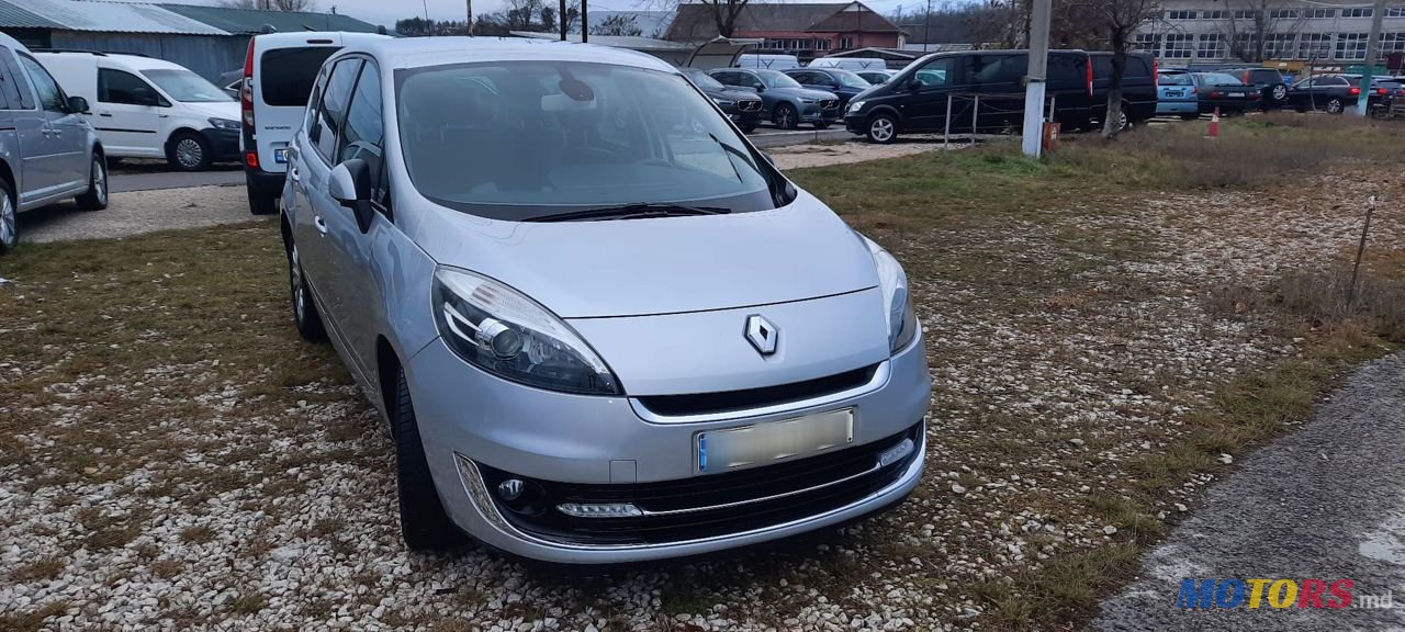 2013' Renault Grand Scenic photo #1