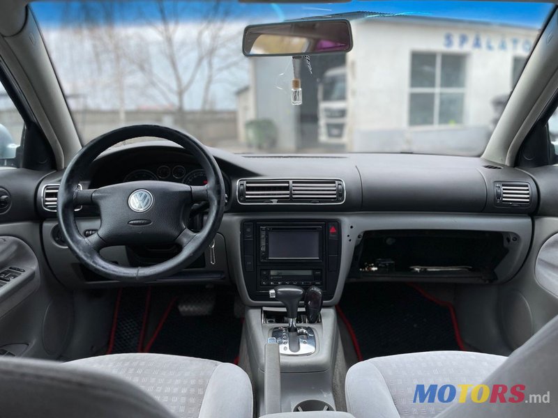 2003' Volkswagen Passat photo #2