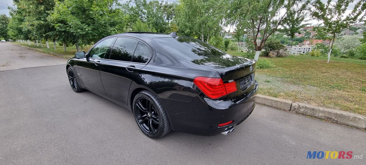 2011' BMW 7 Series photo #2