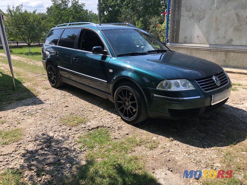 2002' Volkswagen Passat photo #1