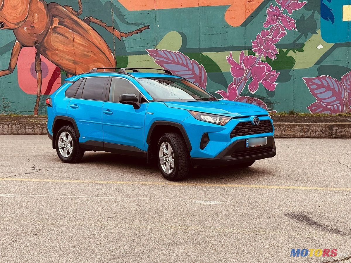 2020' Toyota RAV4 photo #2
