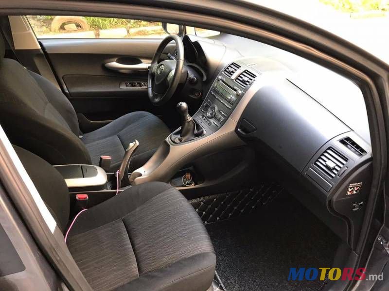 2007' Toyota Auris photo #4
