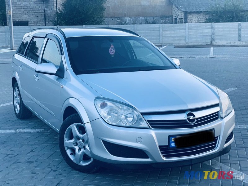 2008' Opel Astra photo #1