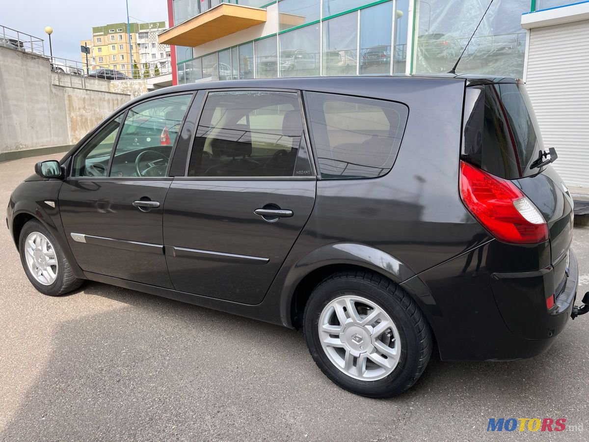 2005' Renault Grand Scenic photo #2