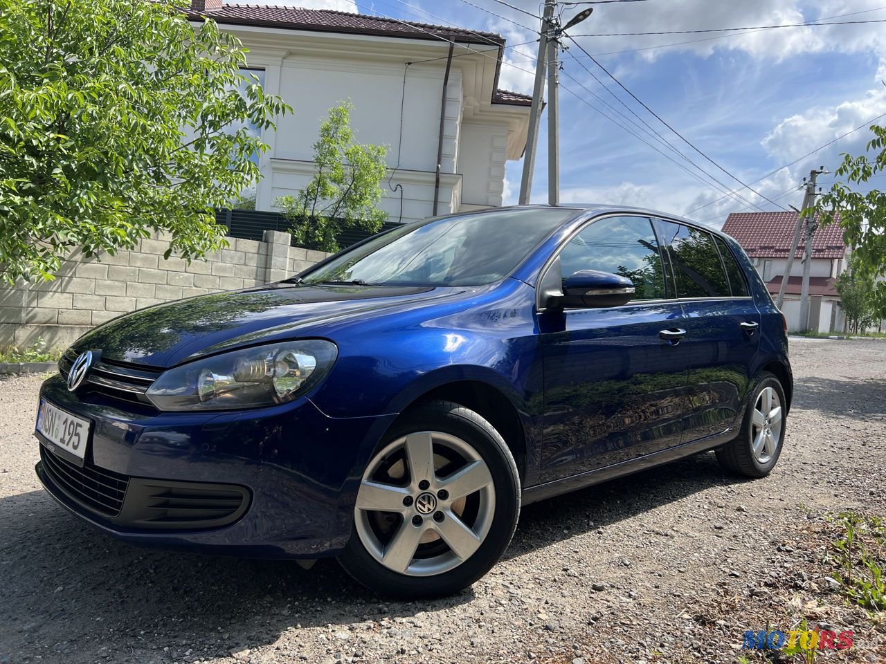 2010' Volkswagen Golf photo #2