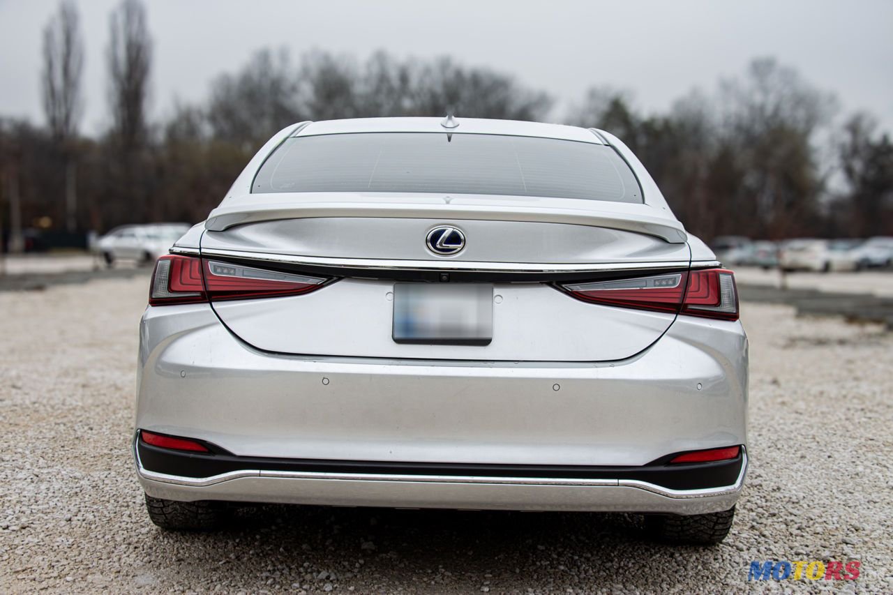 2019' Lexus Es Series photo #5