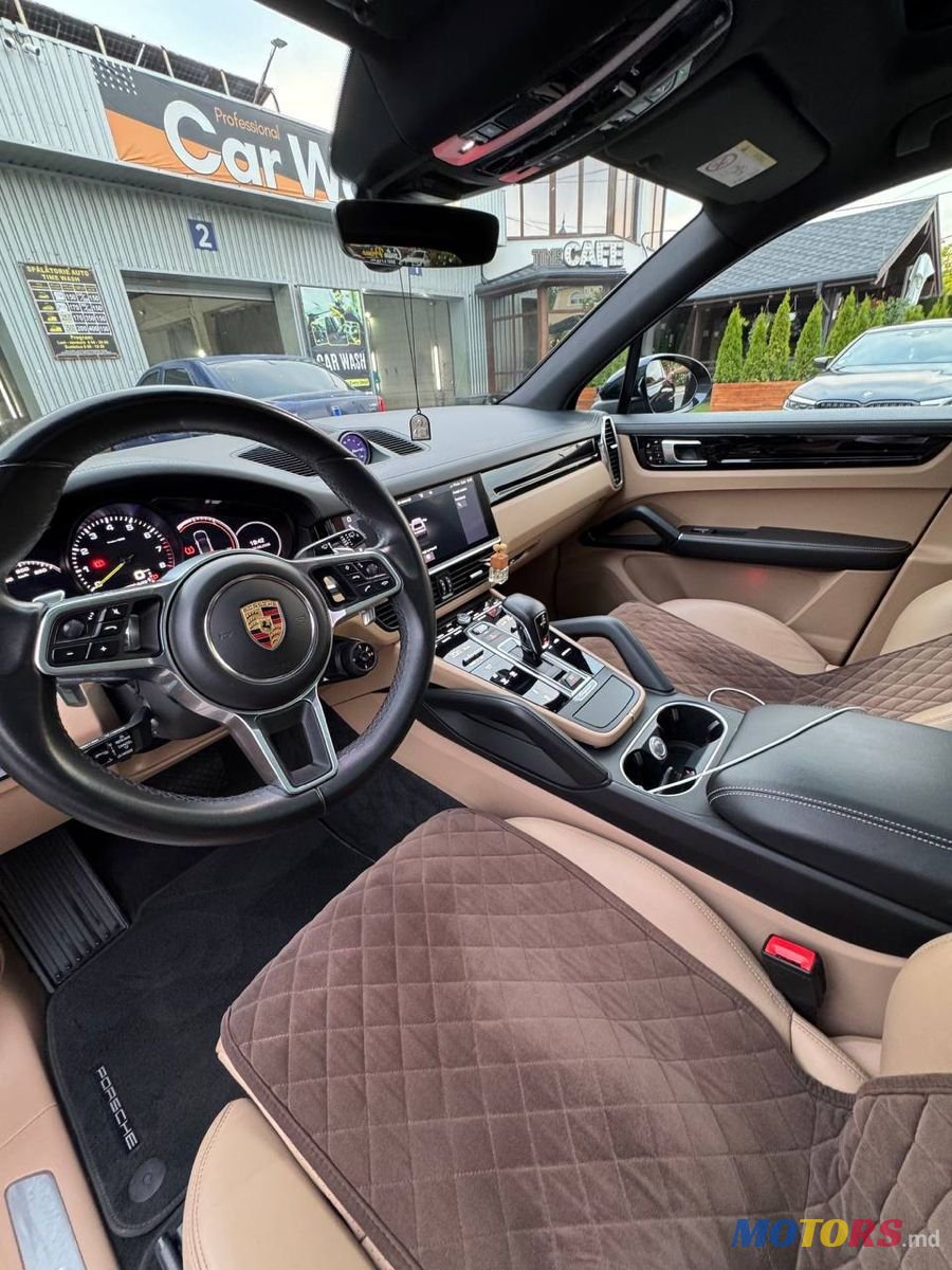 2020' Porsche Cayenne photo #6