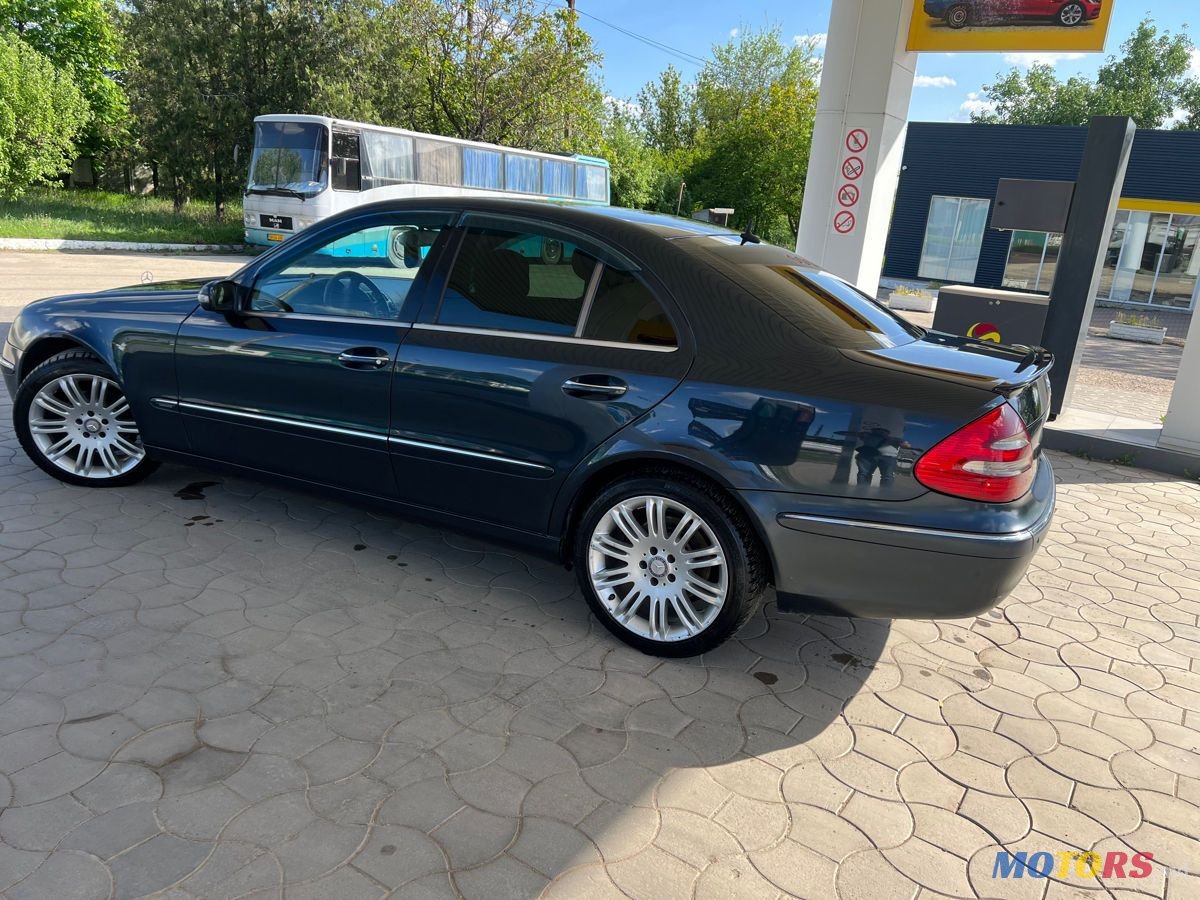 2005' Mercedes-Benz E-Class photo #2