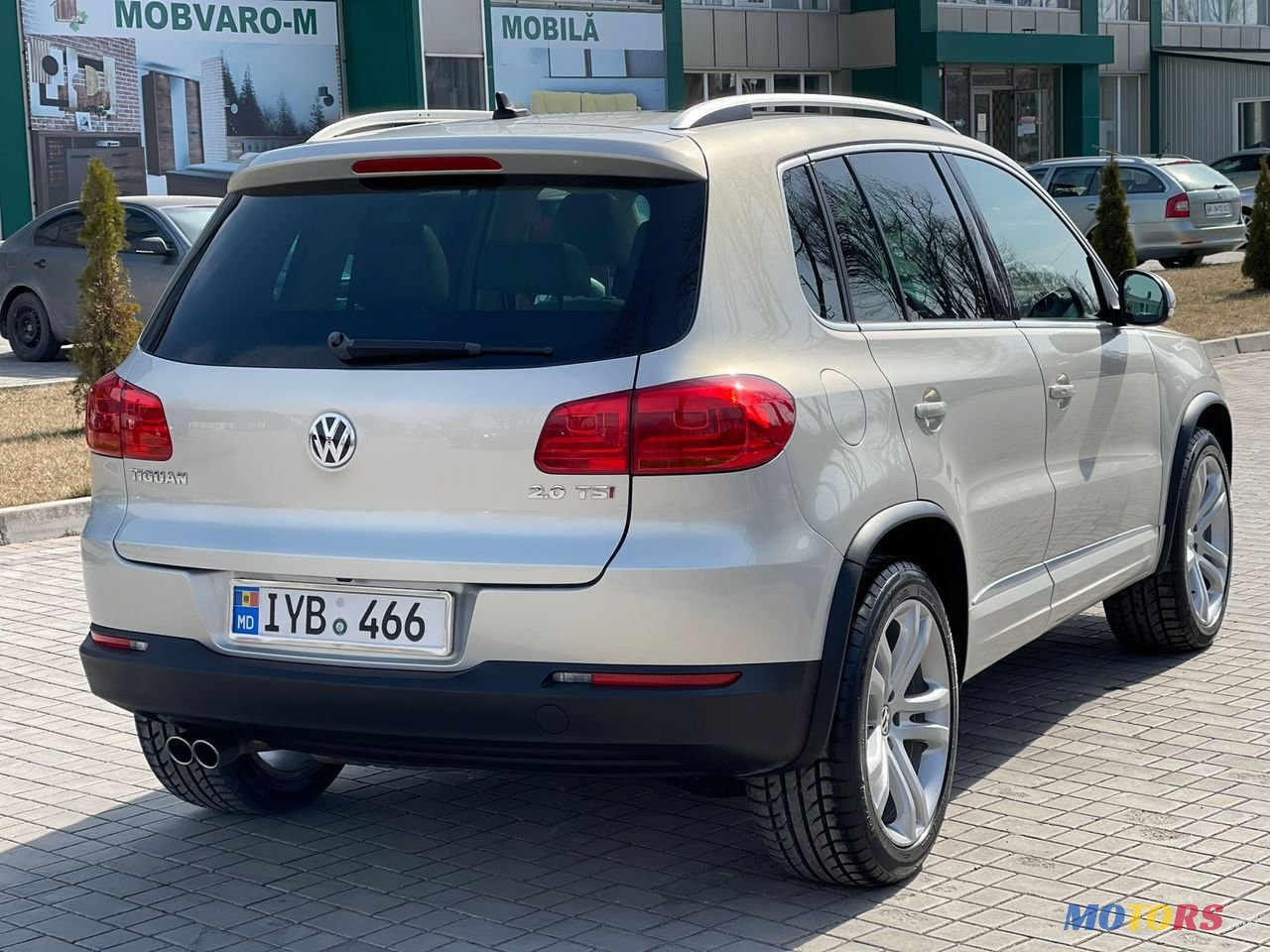 2012' Volkswagen Tiguan photo #3