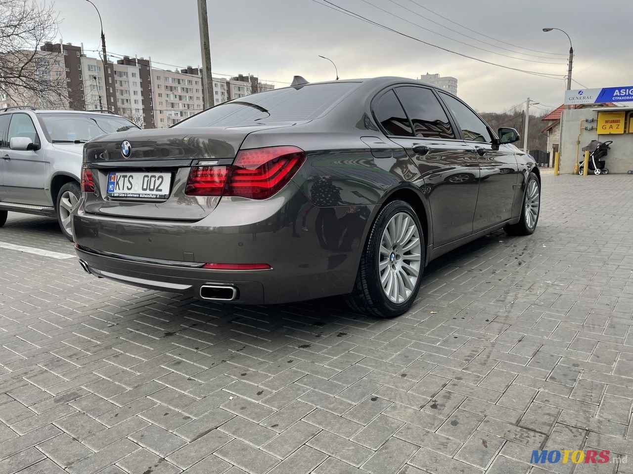 2013' BMW 7 Series photo #2