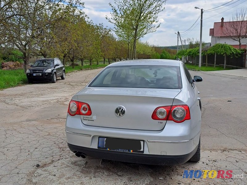 2009' Volkswagen Passat photo #5