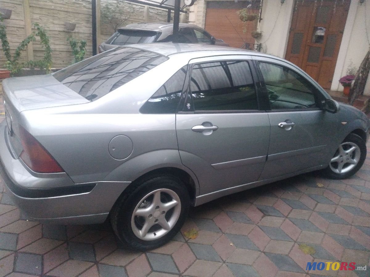 2004' Ford Focus photo #3