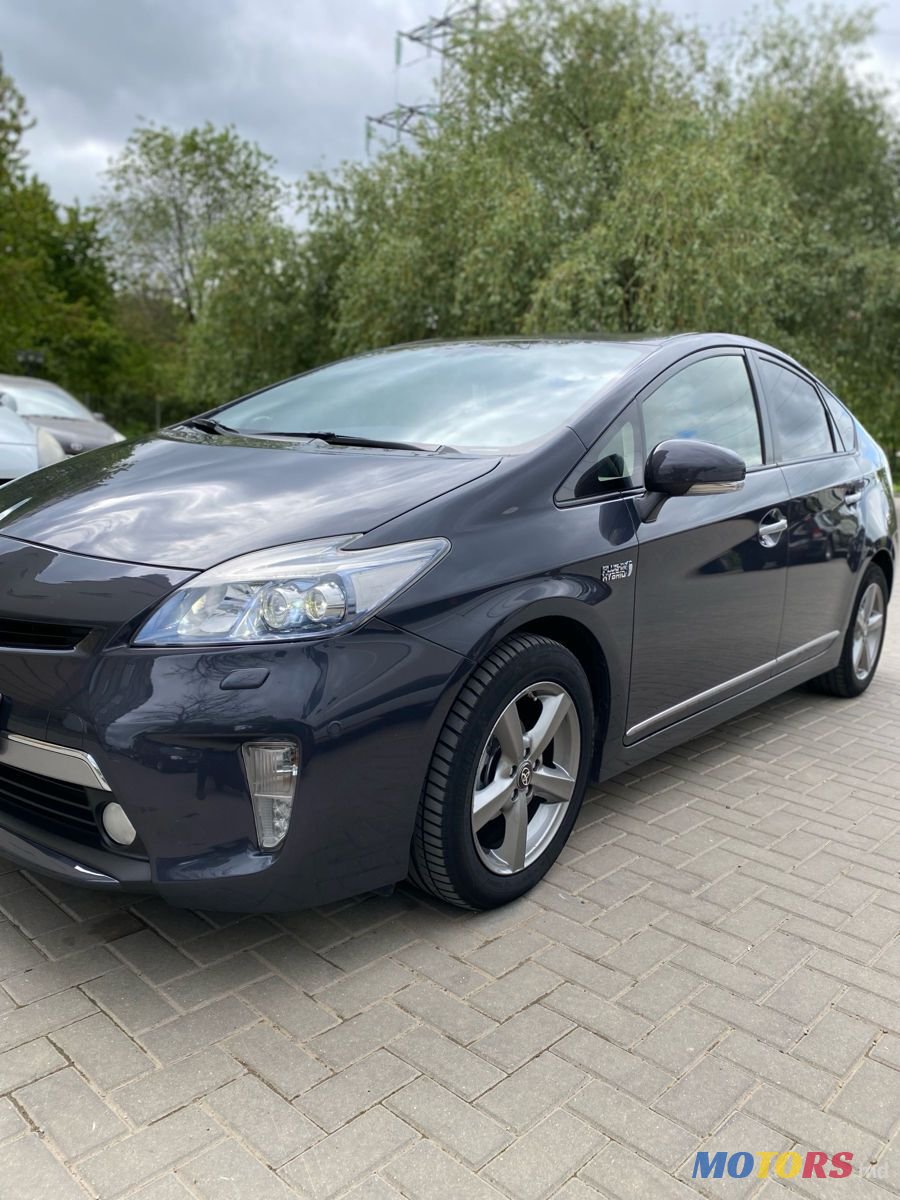 2013' Toyota Prius photo #2