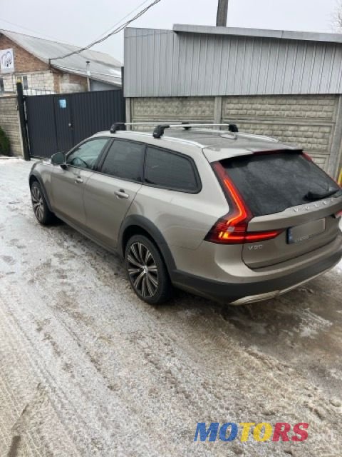 2020' Volvo V90 Cross Country photo #4