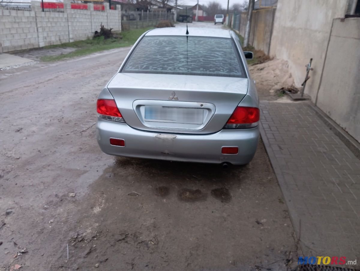 2005' Mitsubishi Lancer photo #2