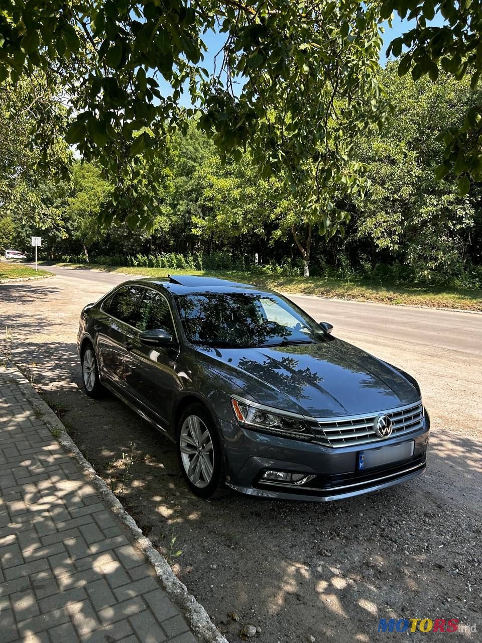 2017' Volkswagen Passat photo #4