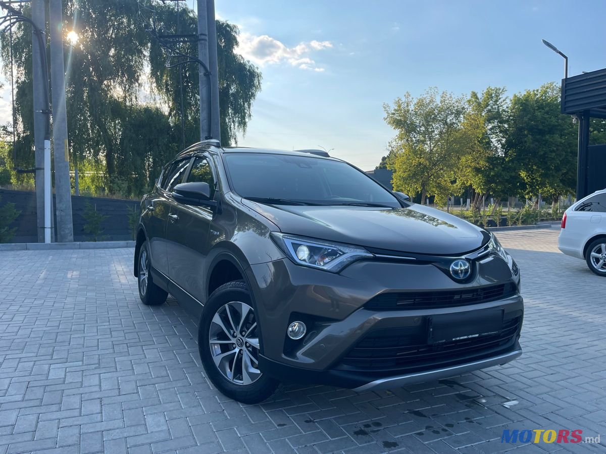 2016' Toyota RAV4 photo #2