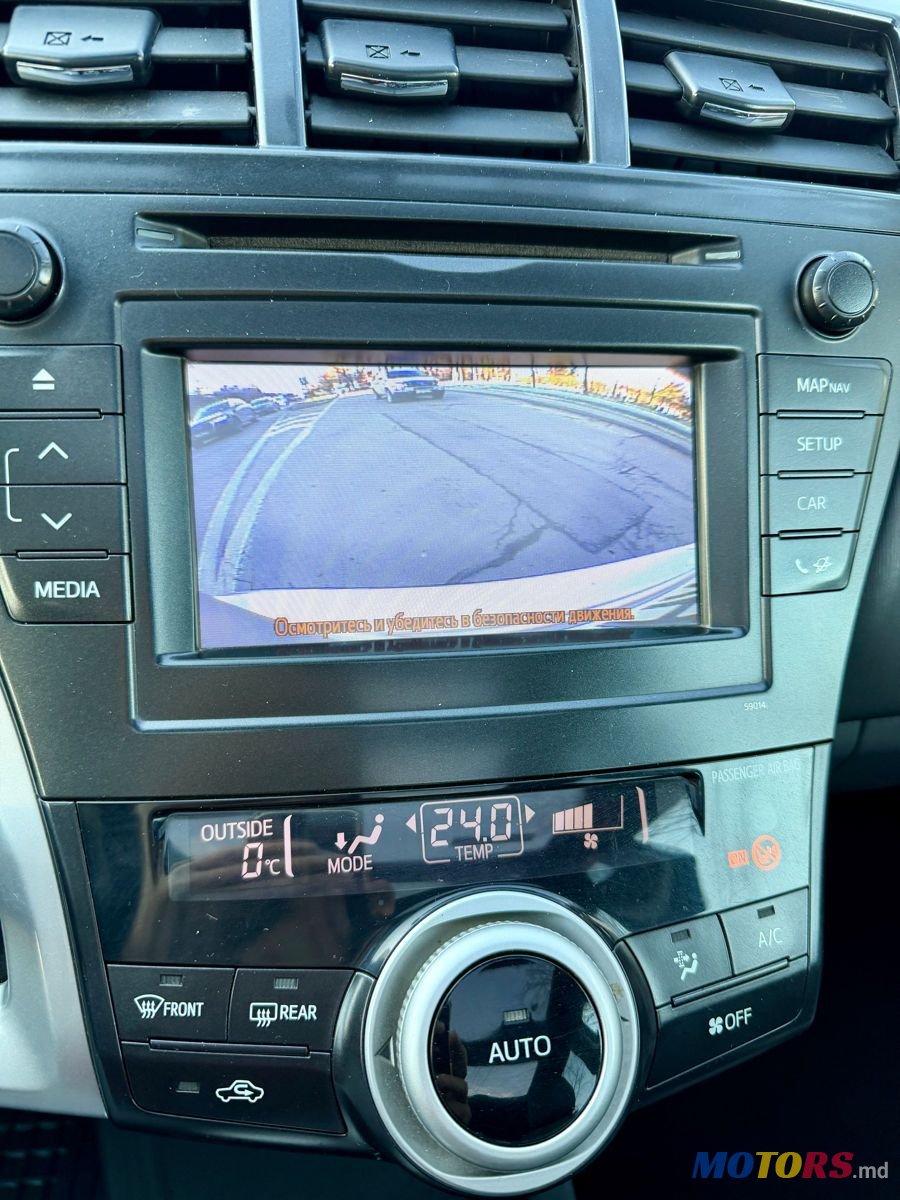 2013' Toyota Prius + photo #5