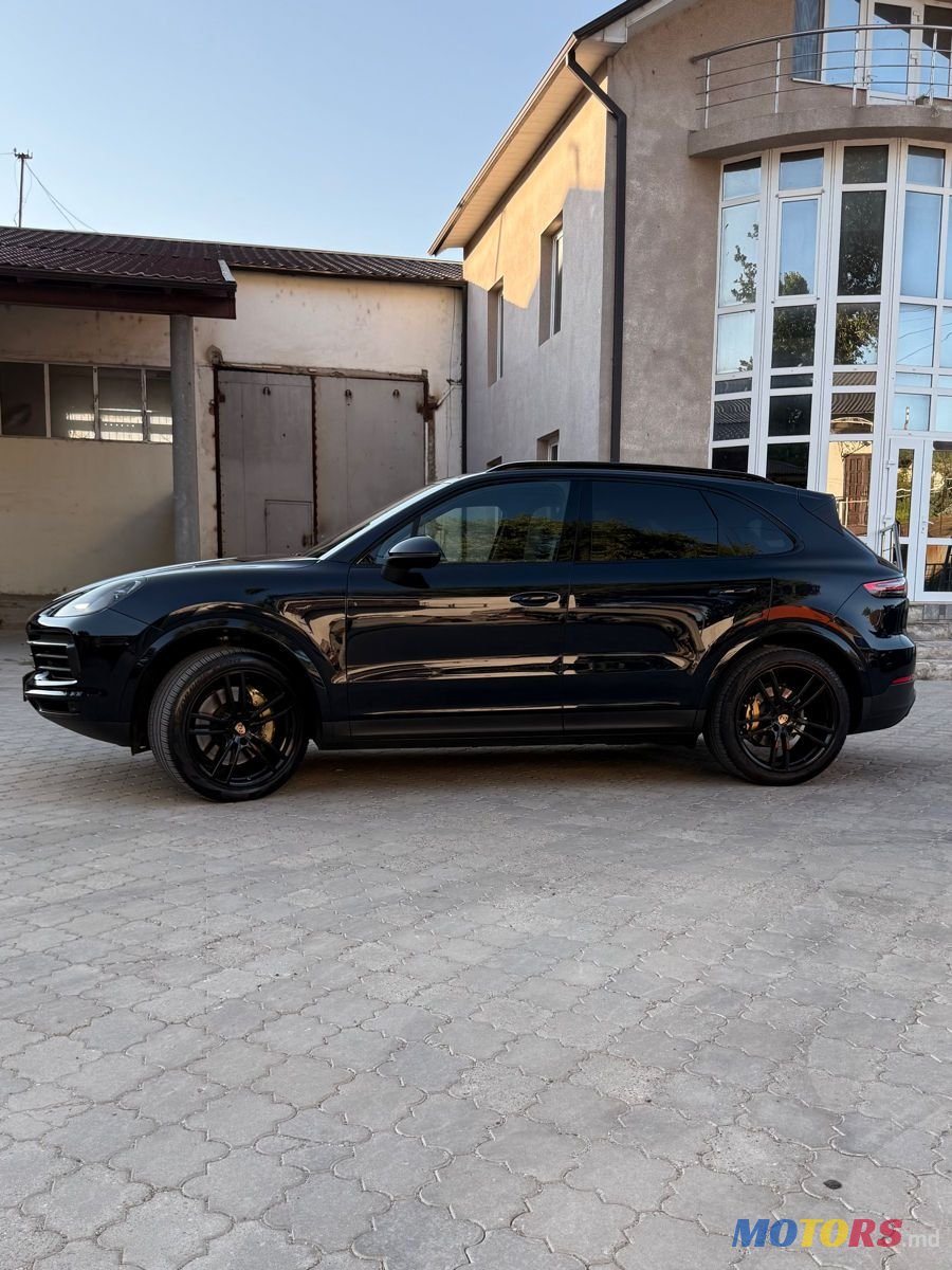 2021' Porsche Cayenne photo #3