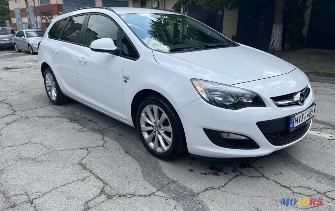 2013' Opel Astra photo #4