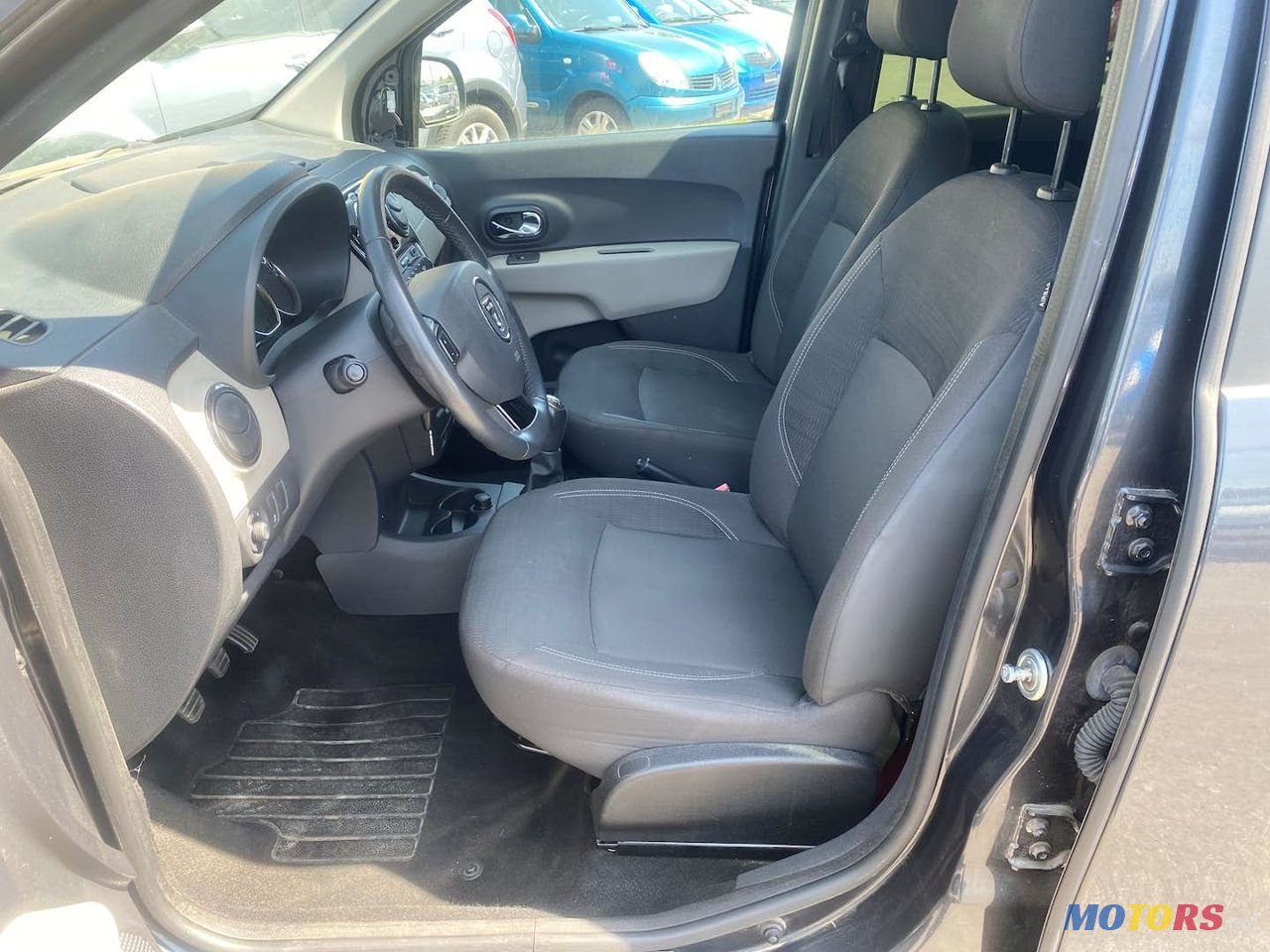 2014' Dacia Lodgy photo #5