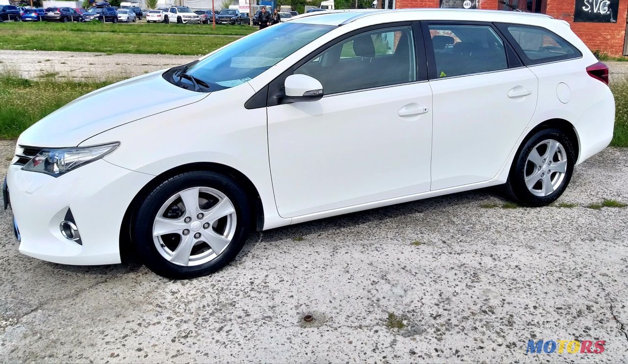 2014' Toyota Auris photo #1