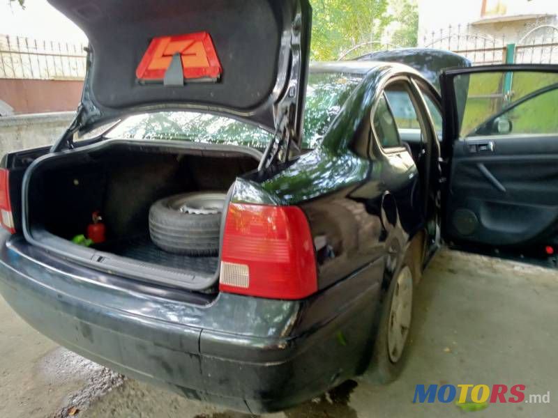 2000' Volkswagen Passat photo #3