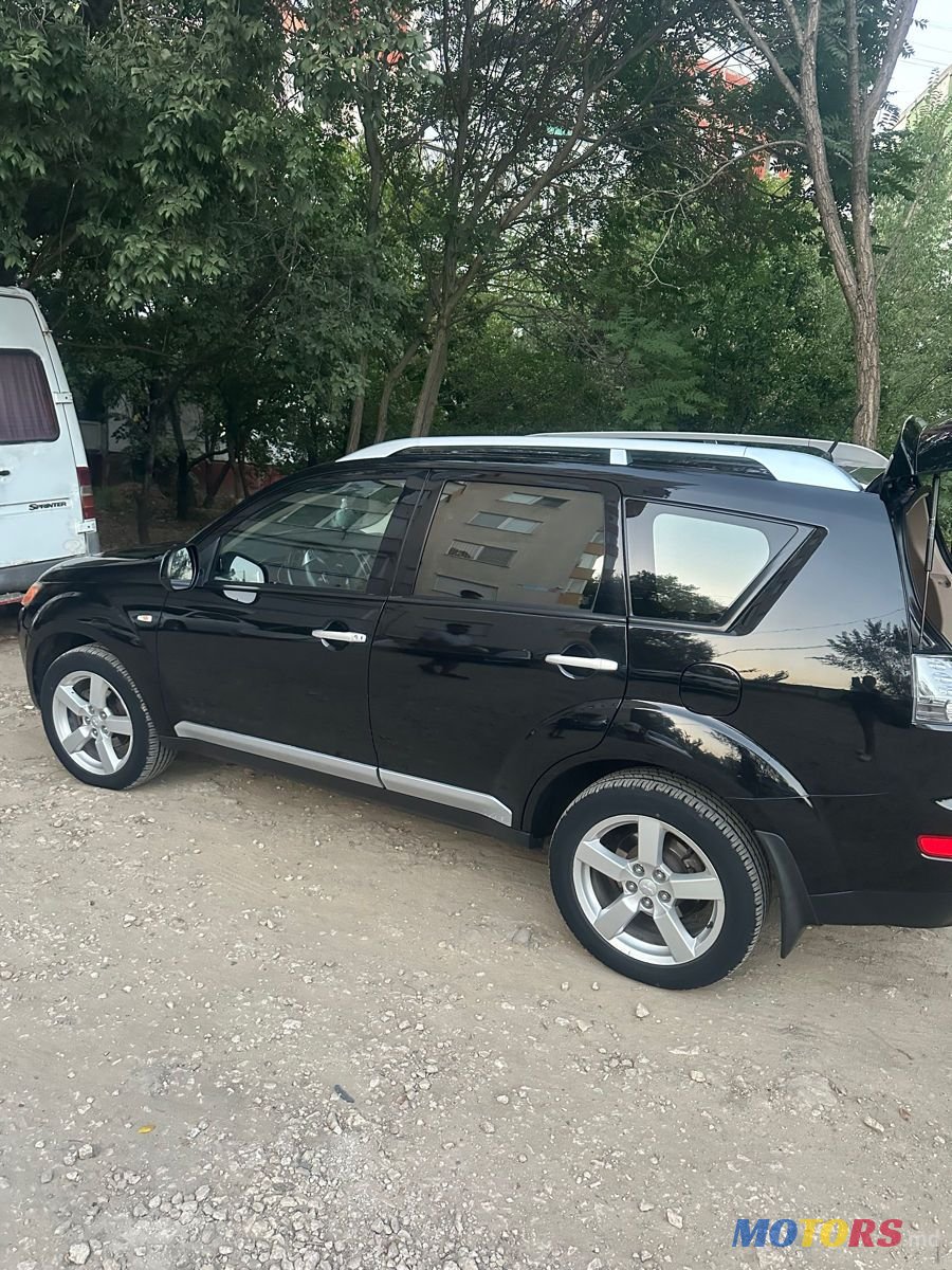 2008' Mitsubishi Outlander photo #2