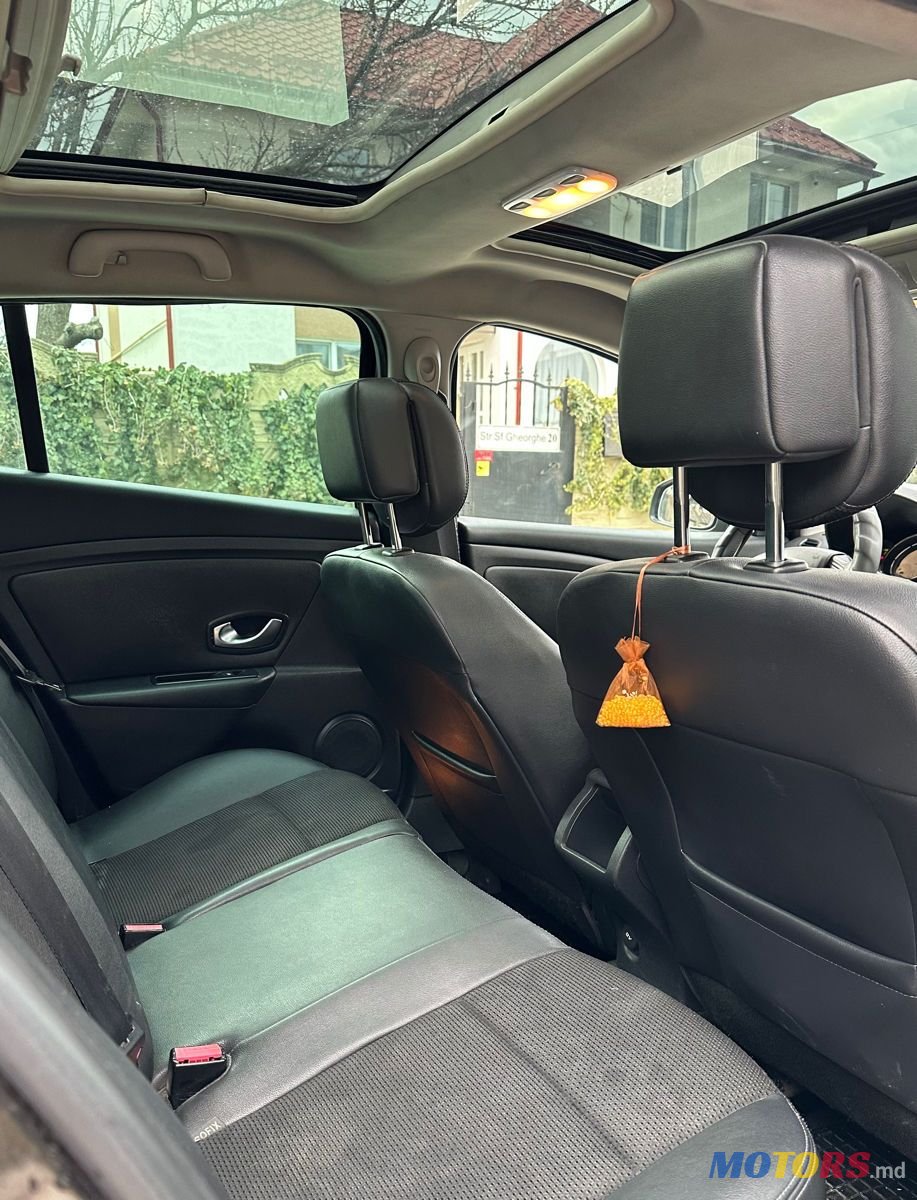 2010' Renault Megane photo #6