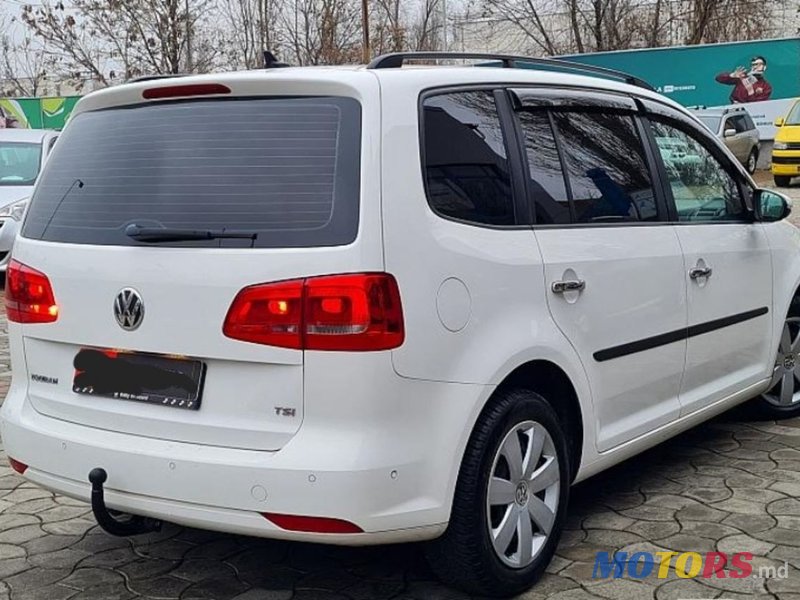 2012' Volkswagen Touran photo #2