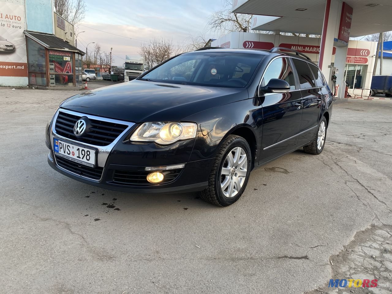 2009' Volkswagen Passat photo #1