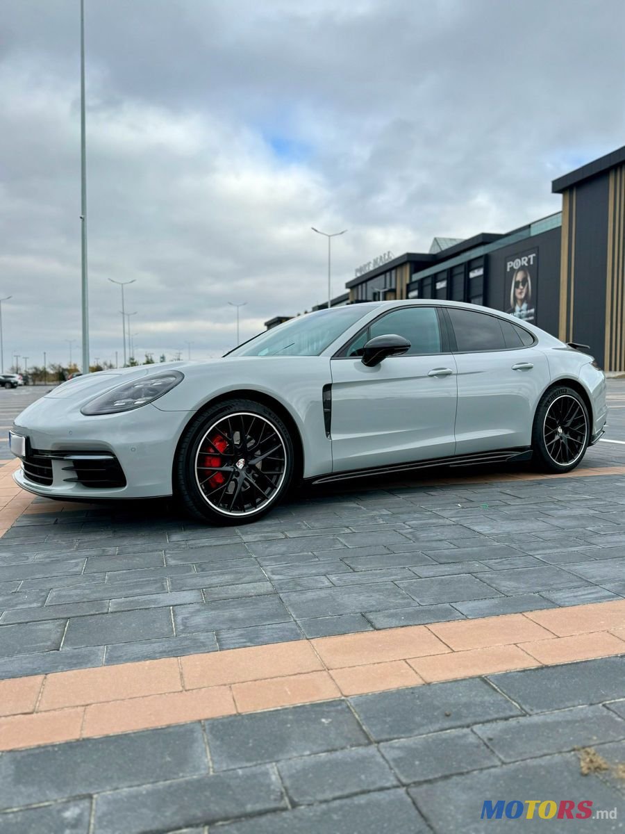 2017' Porsche Panamera photo #1