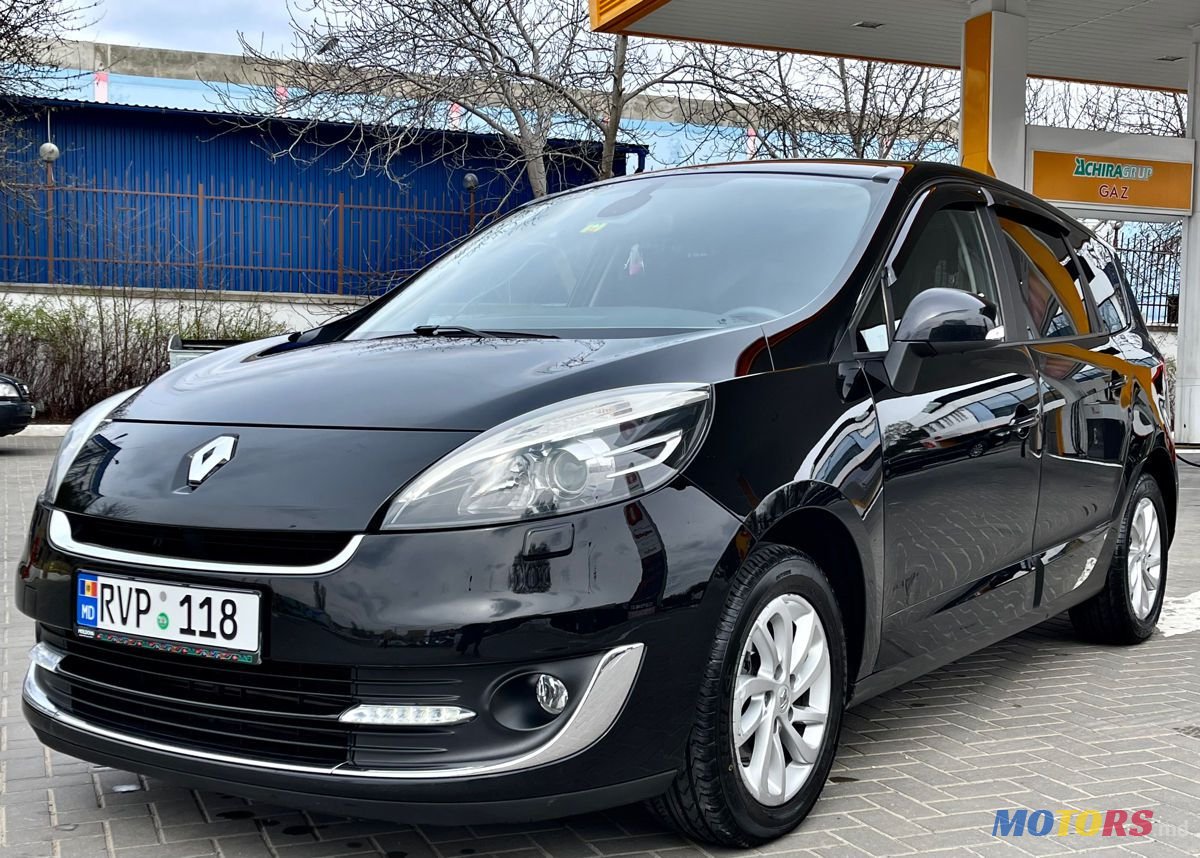 2013' Renault Grand Scenic photo #1