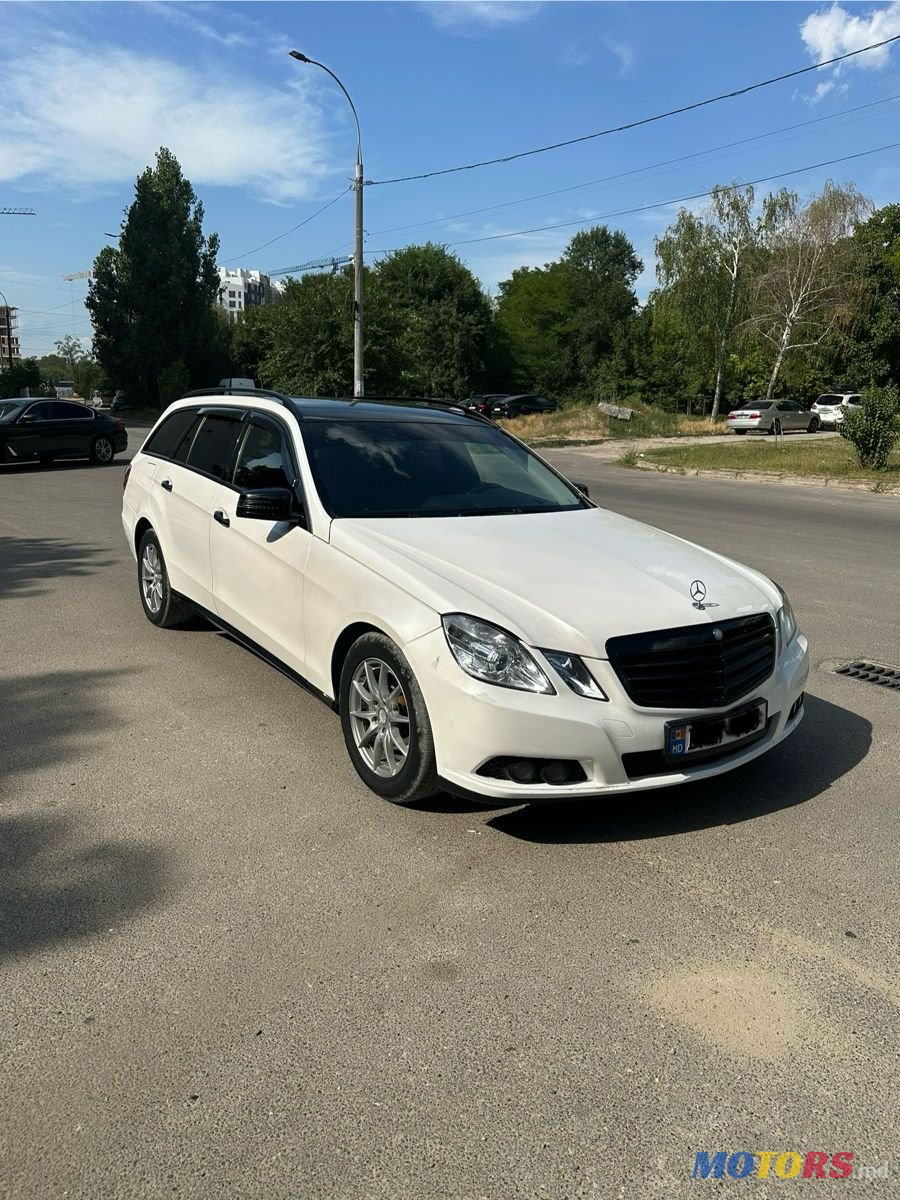 2011' Mercedes-Benz E-Class photo #5