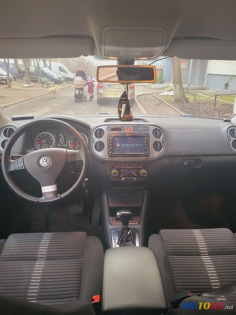 2010' Volkswagen Tiguan photo #1