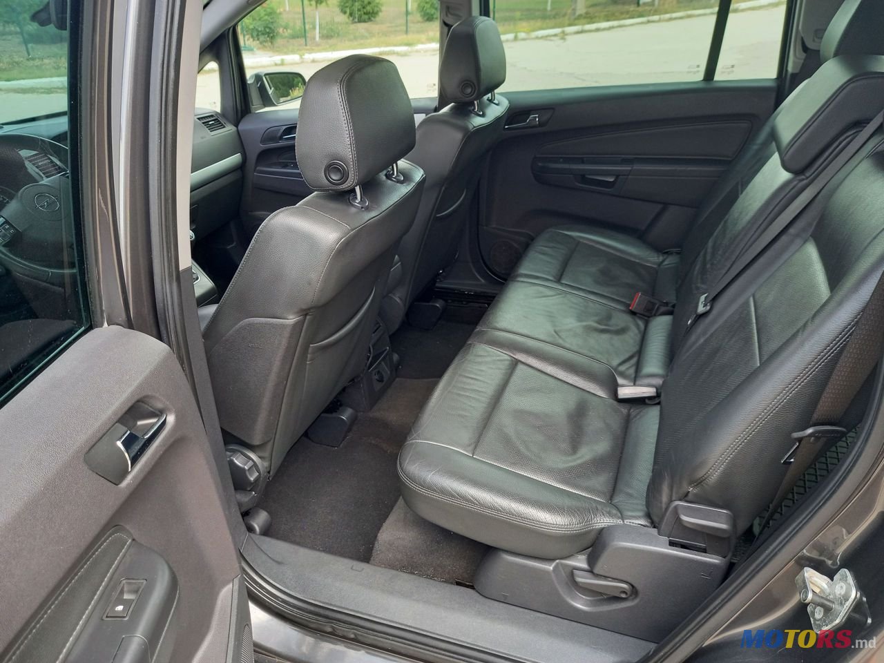 2009' Opel Zafira photo #6