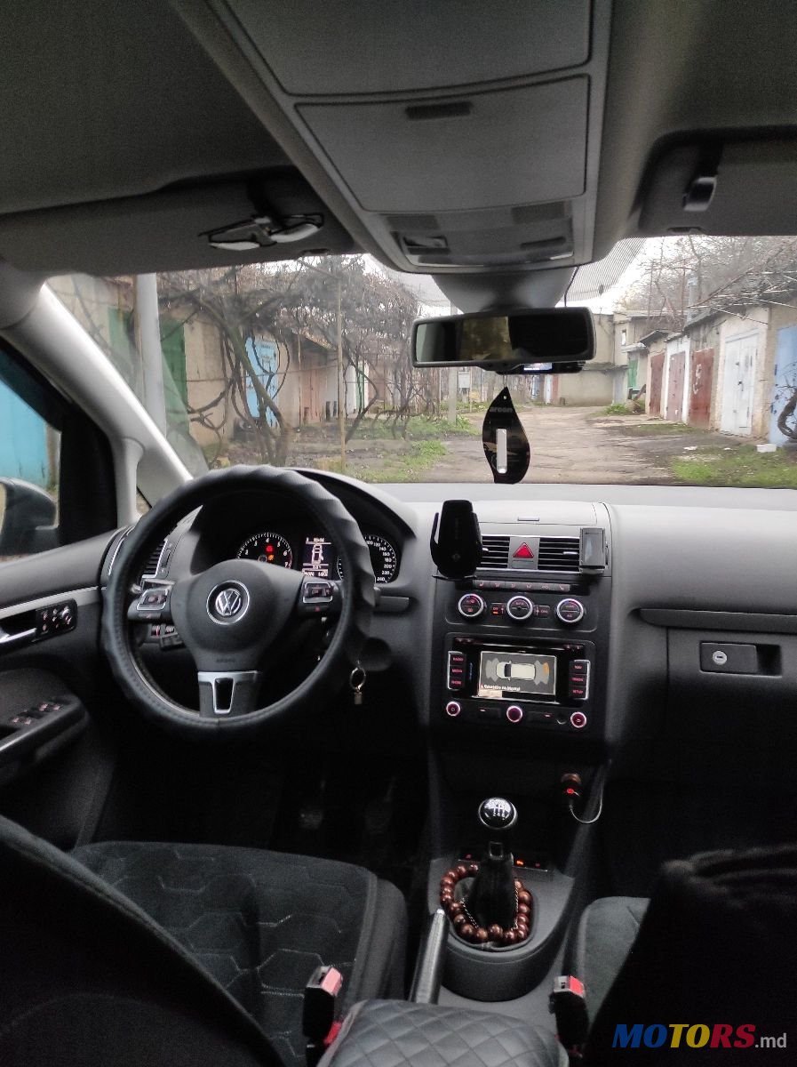 2013' Volkswagen Touran photo #1