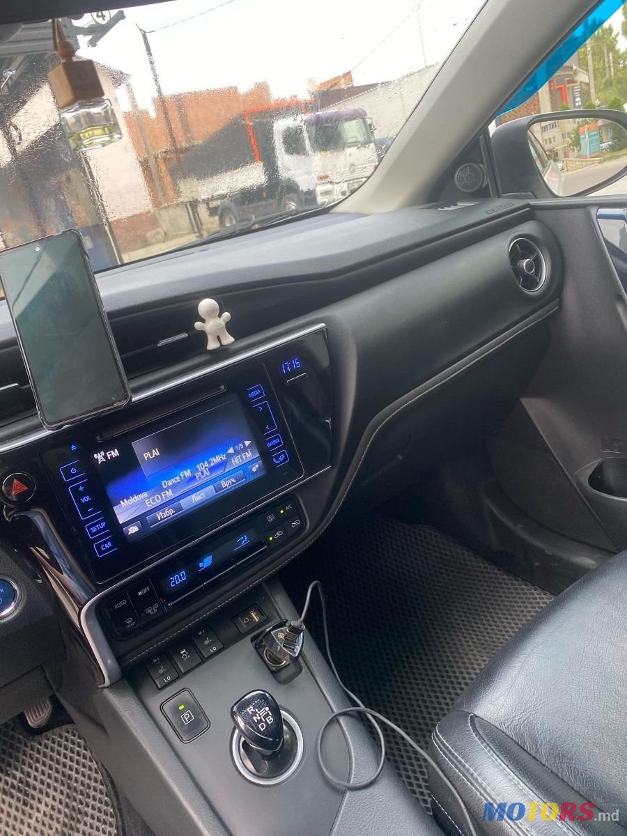 2016' Toyota Auris photo #5