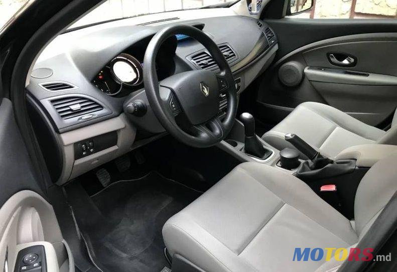 2011' Renault Megane photo #3
