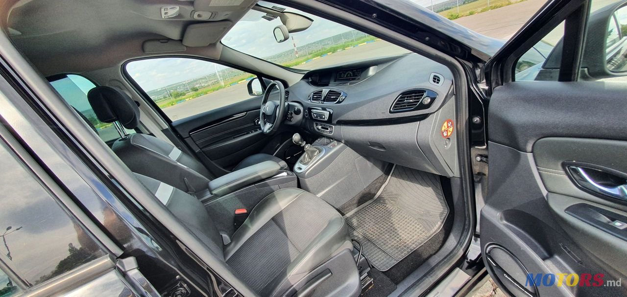 2012' Renault Scenic photo #6