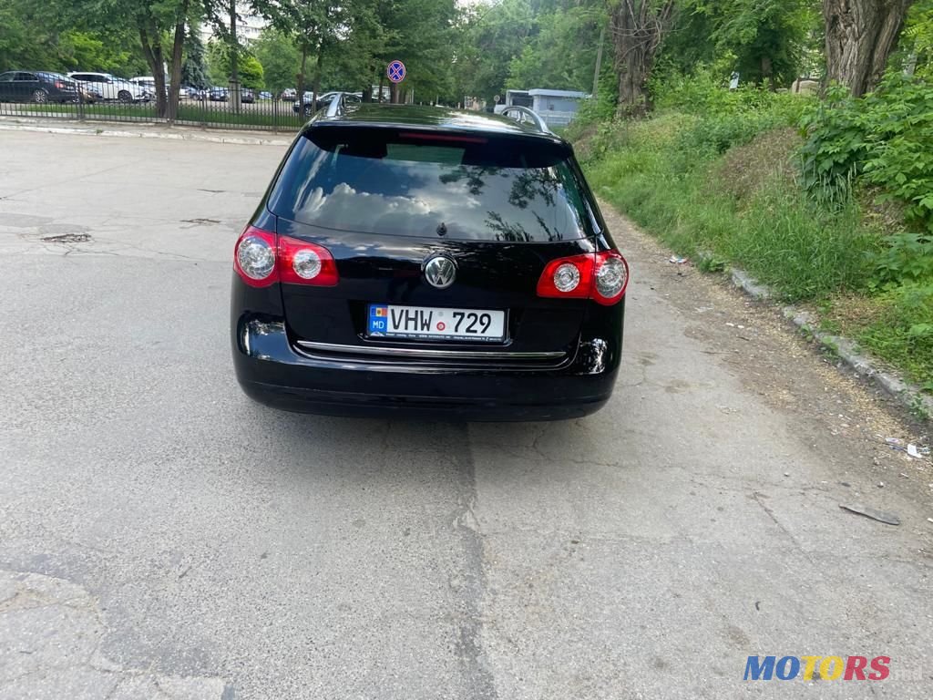 2010' Volkswagen Passat photo #2