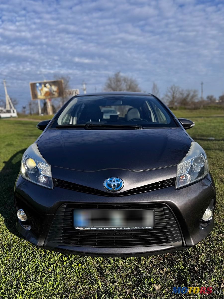 2013' Toyota Yaris photo #3