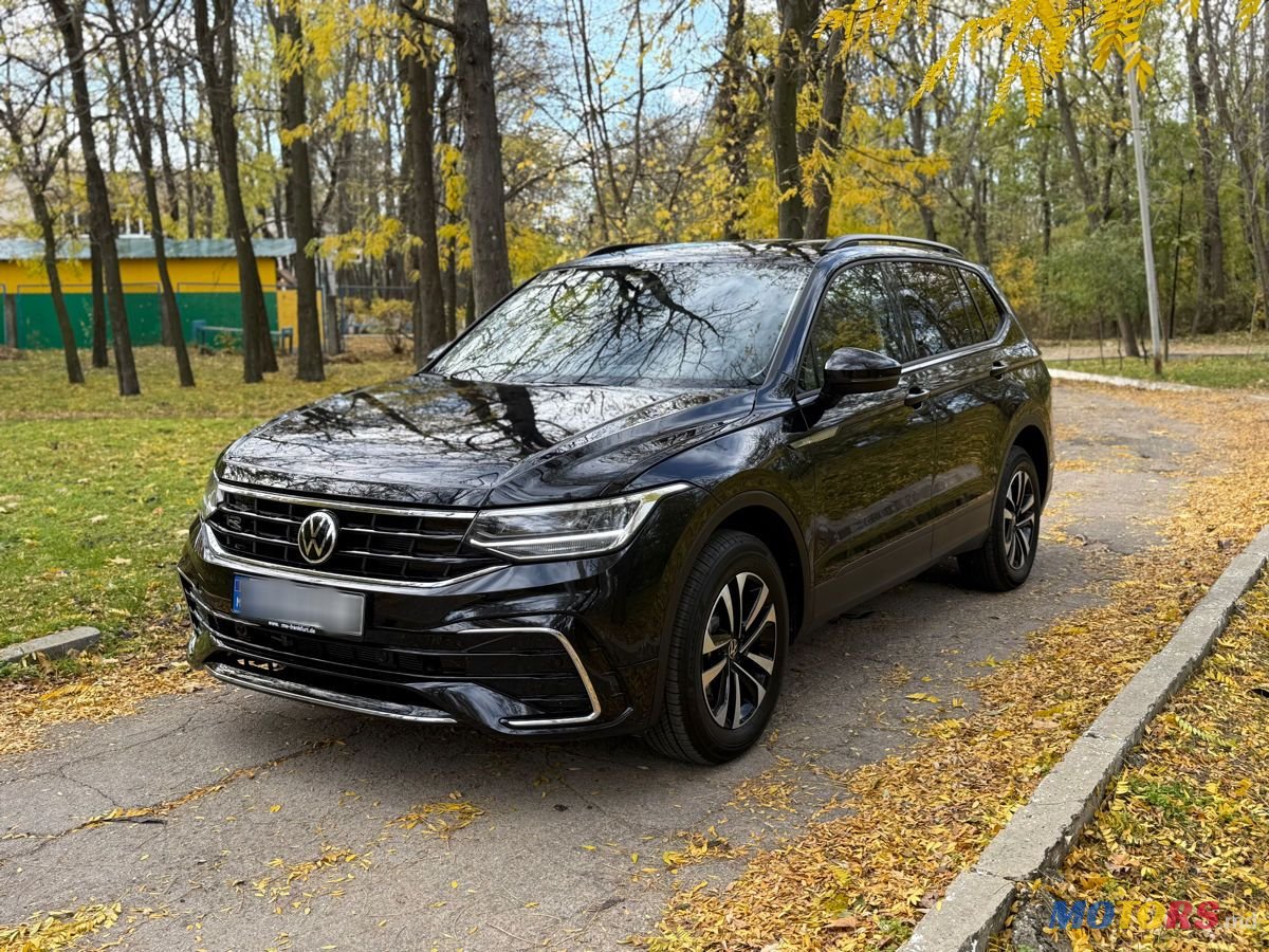 2024' Volkswagen Tiguan photo #1