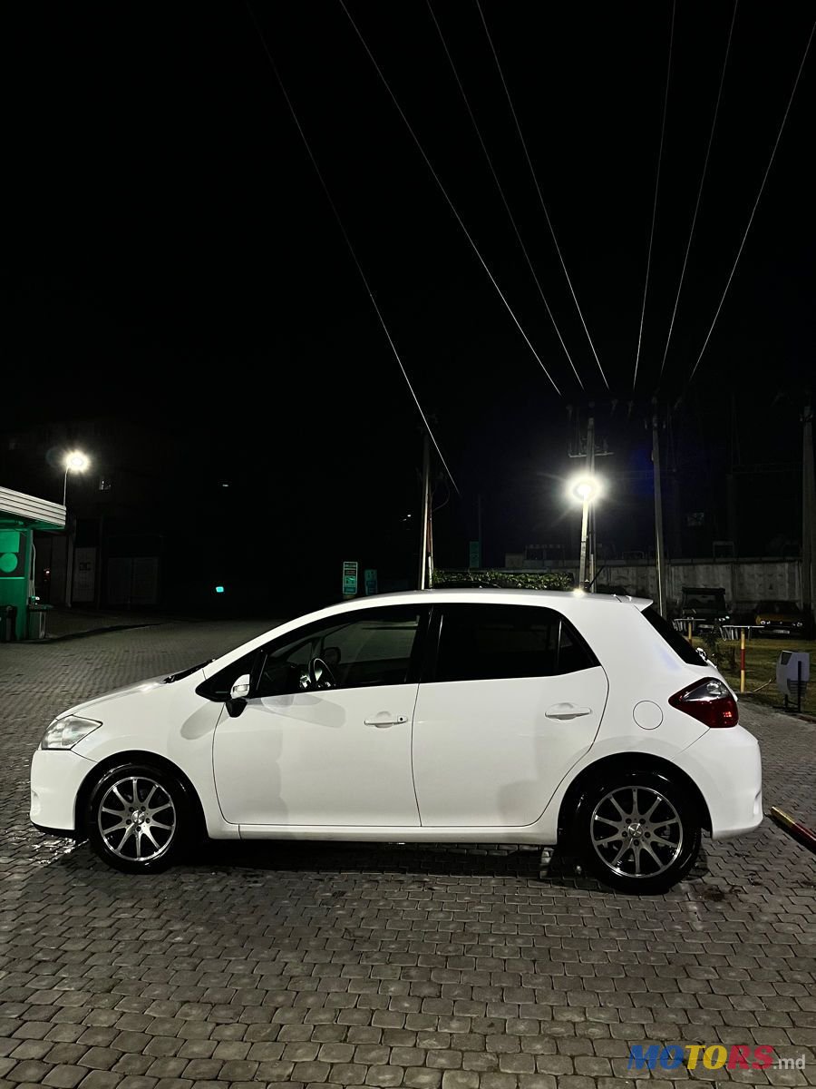 2010' Toyota Auris photo #3