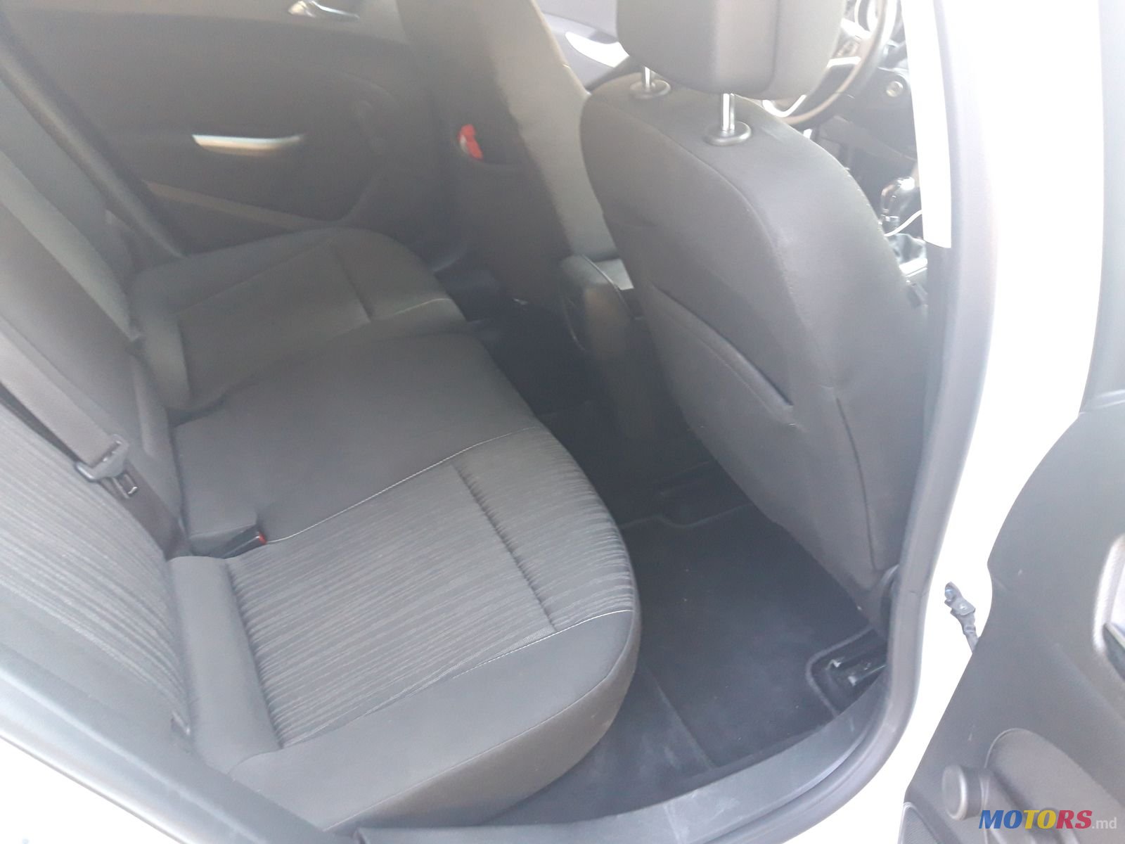 2011' Opel Astra J photo #3