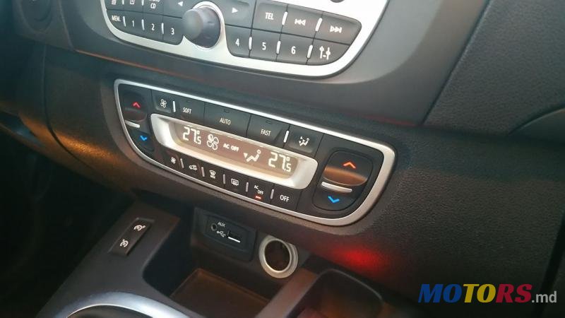 2009' Renault Scenic photo #4