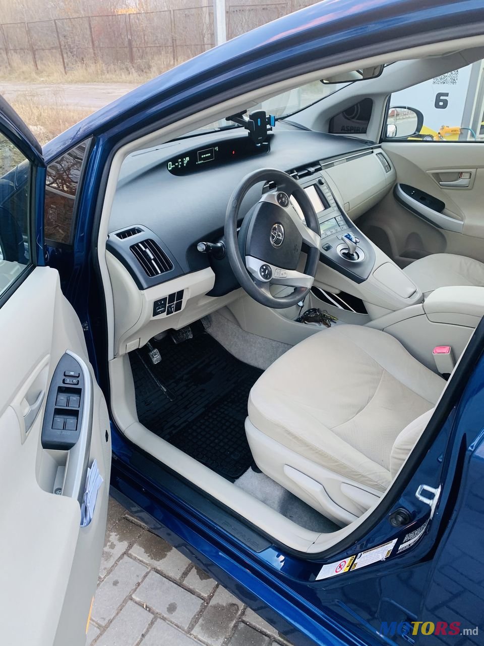 2010' Toyota Prius photo #4