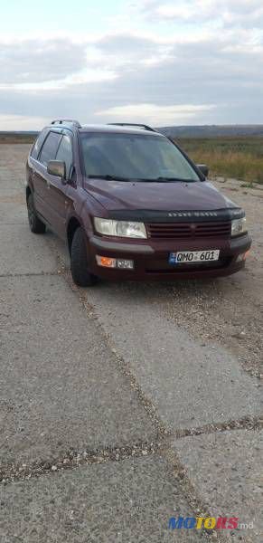 1999' Mitsubishi Space Wagon photo #2