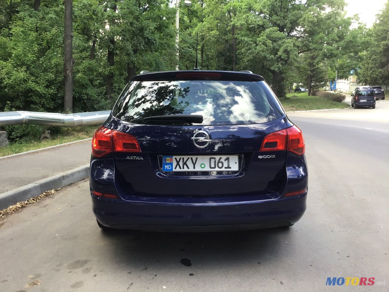 2012' Opel Astra photo #3